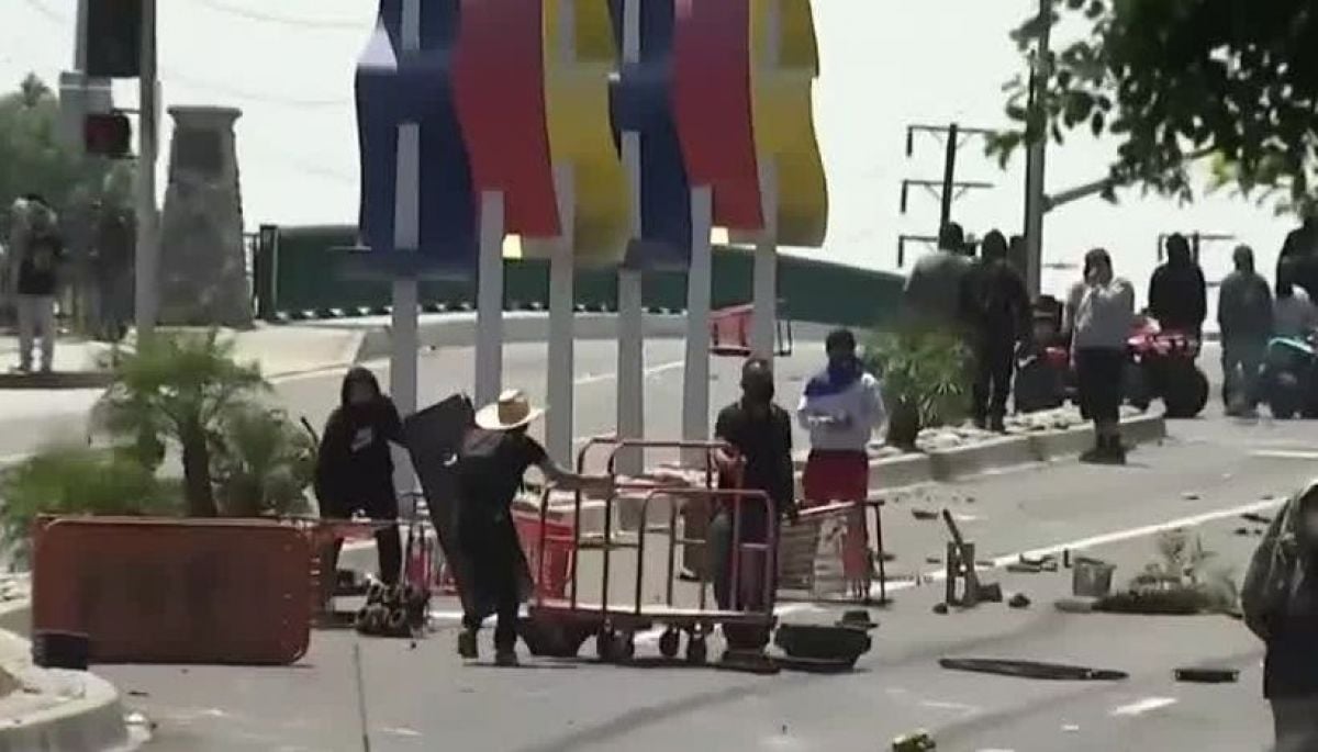 Reportan graves incidentes entre migrantes y la policía de Estados Unidos