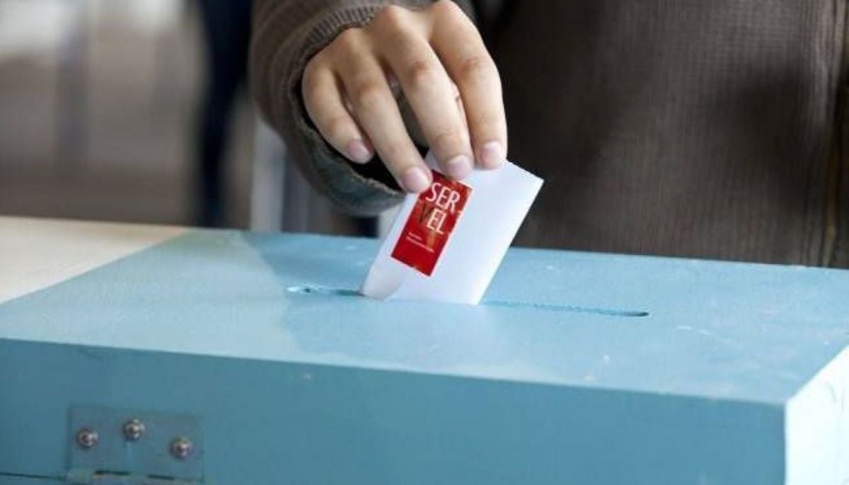 Servel publica lista de vocales de mesa y datos electorales para las primarias: revísalos aquí