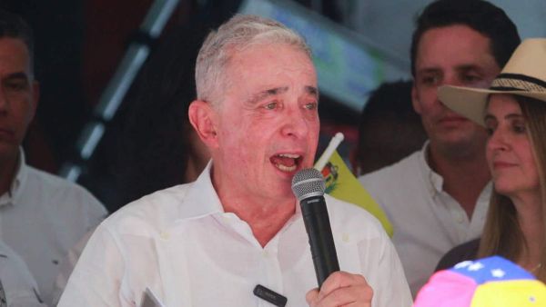 Álvaro Uribe, Colombia