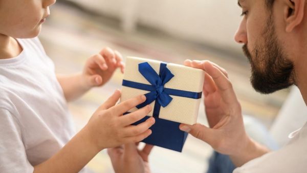 Día del Padre 2025. Padre e hijo. Regalos, promociones, ofertas