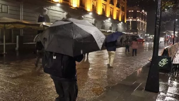 A qué hora deja de llover en Santiago. Lluvia en Santiago
