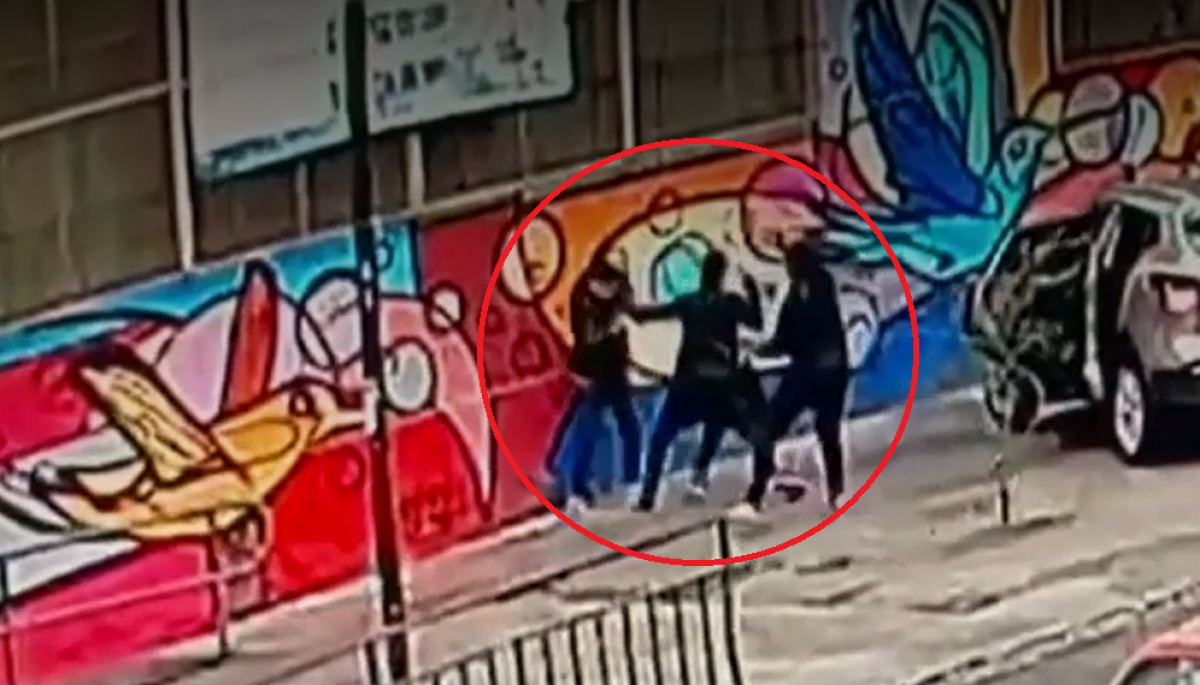 Amigos sufren robo de más de $3 millones al salir de banco en Santiago: delincuentes los amenazaron con armas