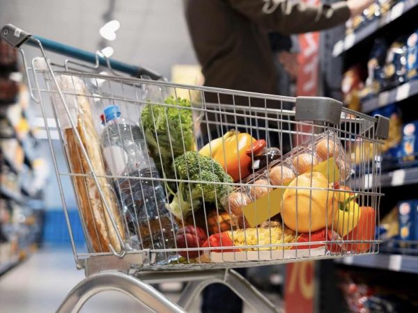 Carro de supermercado. Horarios supermercados feriado 20 de junio