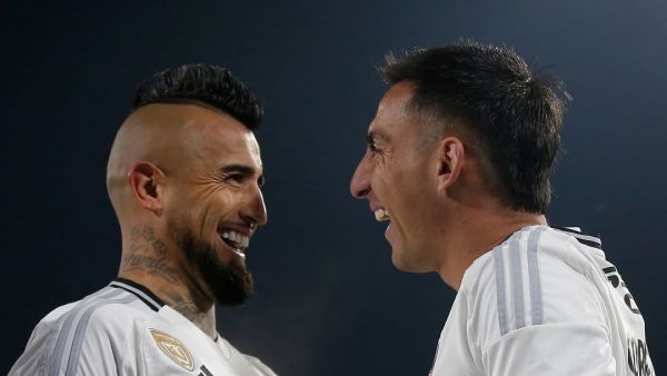 Arturo Vidal regaló hamburguesas a sus compañeros tras goleada de Colo Colo