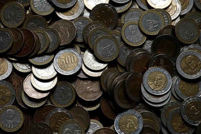 Monedas. Beneficio de Adulto Mayor