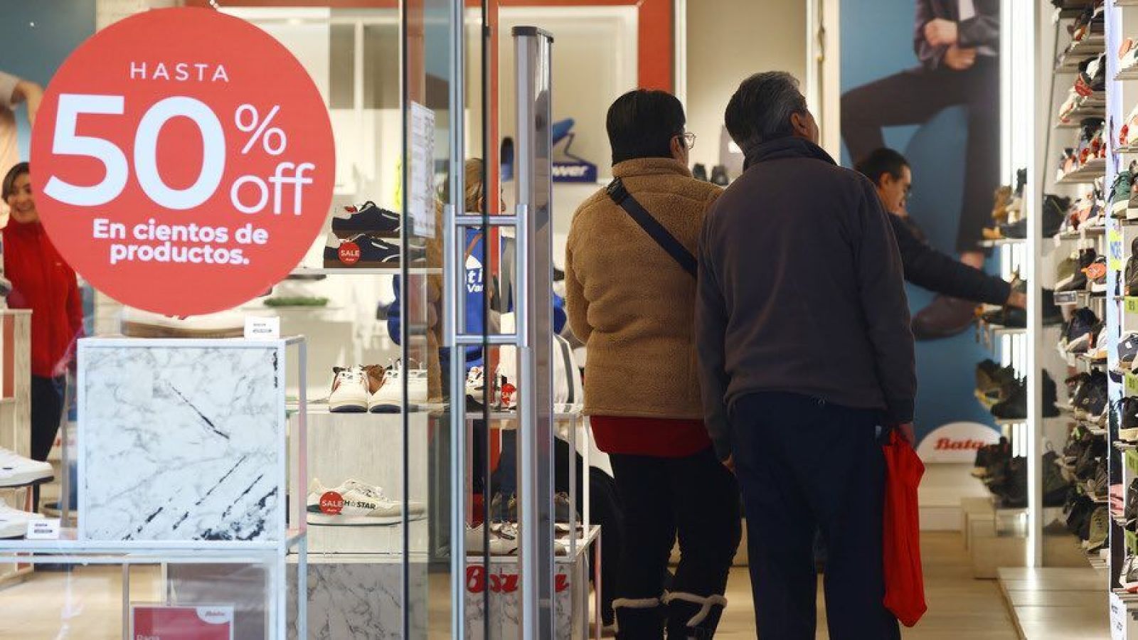 Centro comercial. Apertura del comercio feriado 20 junio