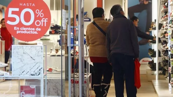 Centro comercial. Apertura del comercio feriado 20 junio
