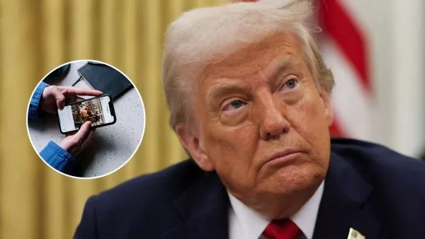 Donald Trump junto a un celular con redes sociales.