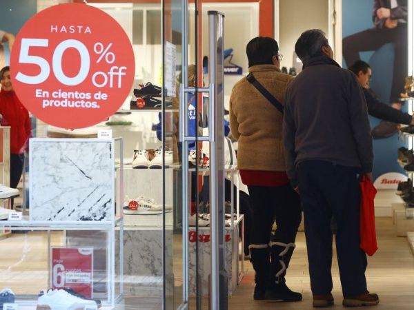 Centro comercial. Apertura del comercio feriado 20 junio