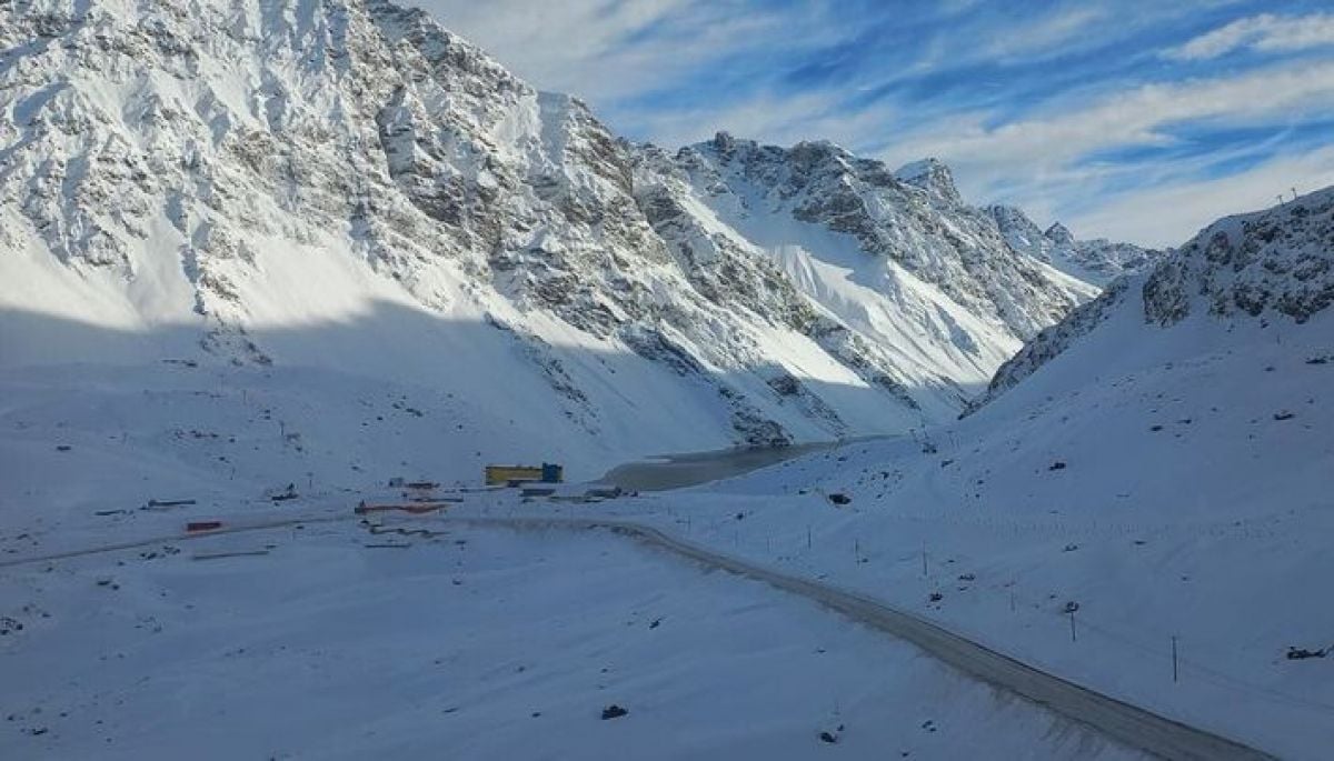 Paso Los Libertadores estará cerrado este domingo por nevadas en la cordillera