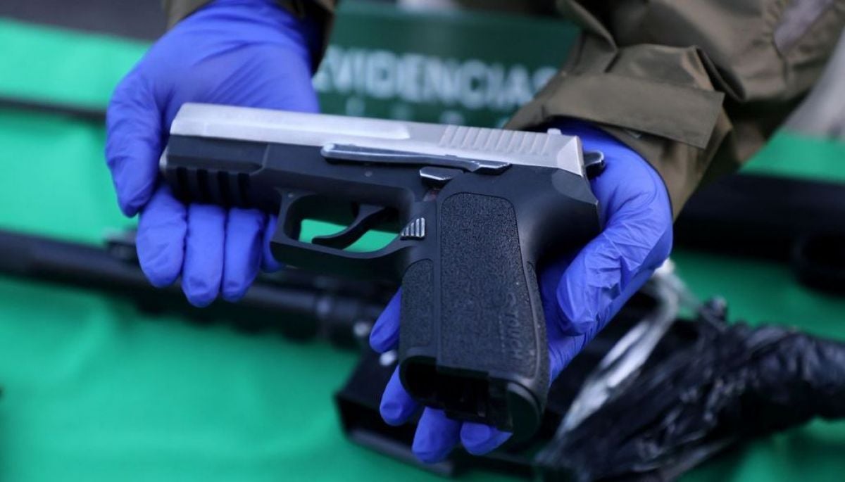 Adolescentes fueron sorprendidos manipulando armas en pleno andén de Tren Limache-Puerto