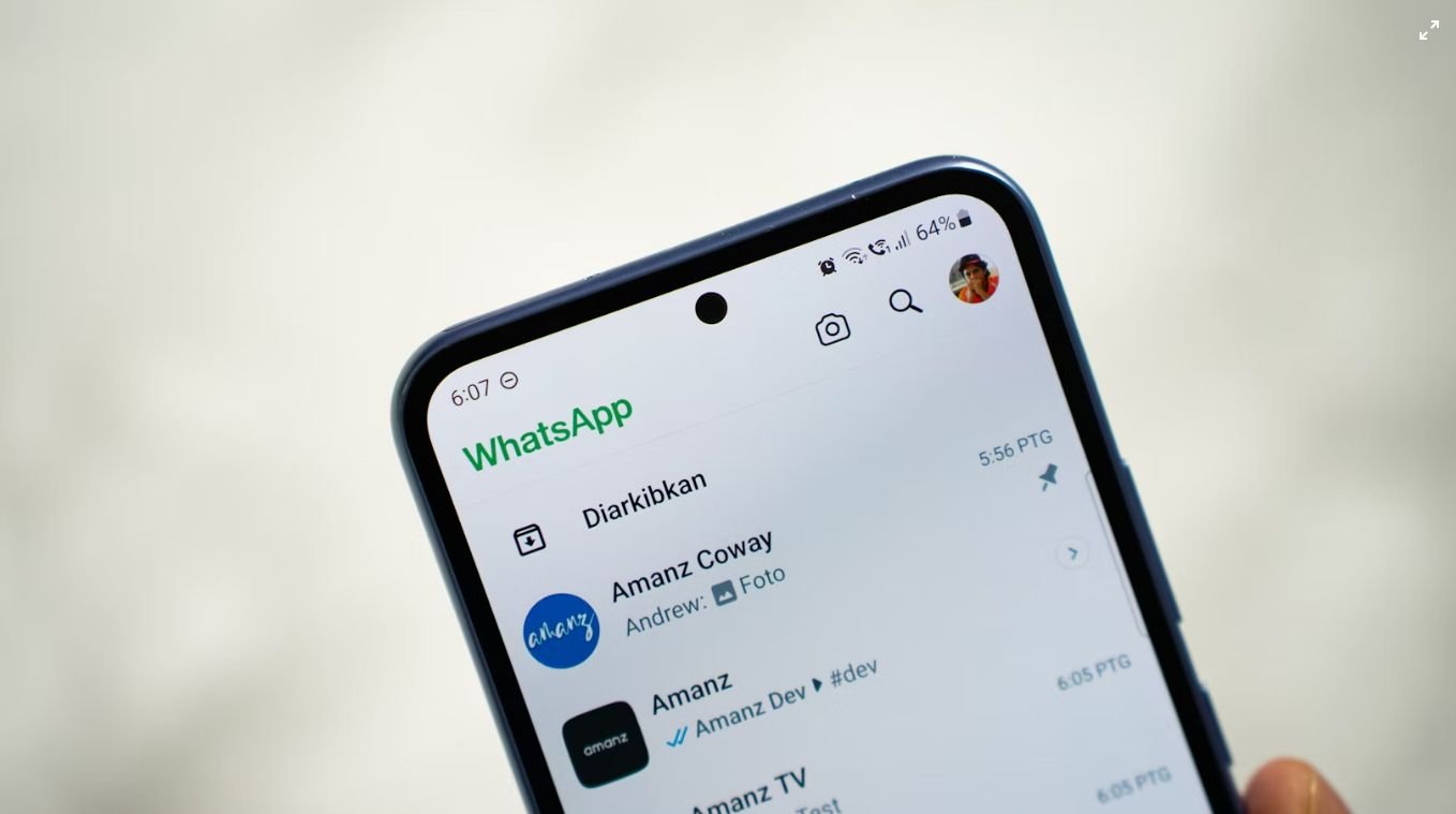 Teléfono con WhatsApp