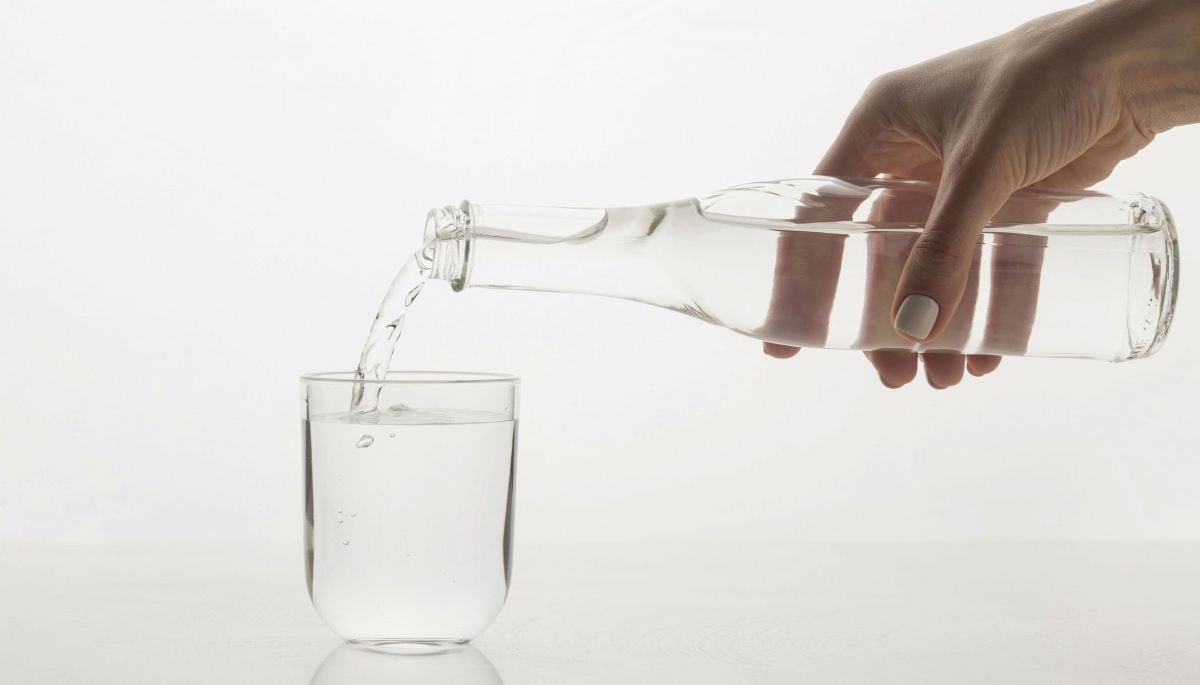 Estudio revela que las botellas de vidrio tienen 50 veces más microplásticos
