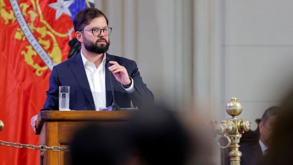 Presidente Gabriel Boric dando un discurso