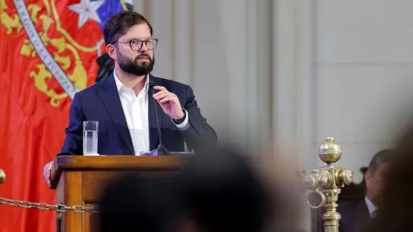 Presidente Gabriel Boric dando un discurso