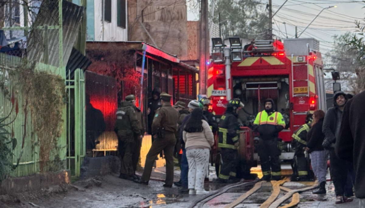 Fallecidos tras incendio en San Bernardo serían madre y dos hijos