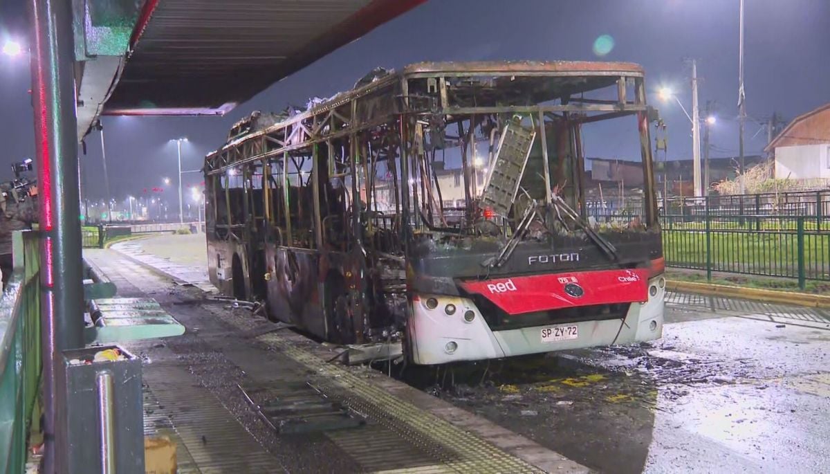 Incendian bus RED en Pedro Aguirre Cerda: 