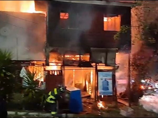 Incendio en Villa San Antonio deja dos viviendas destruidas en Talca