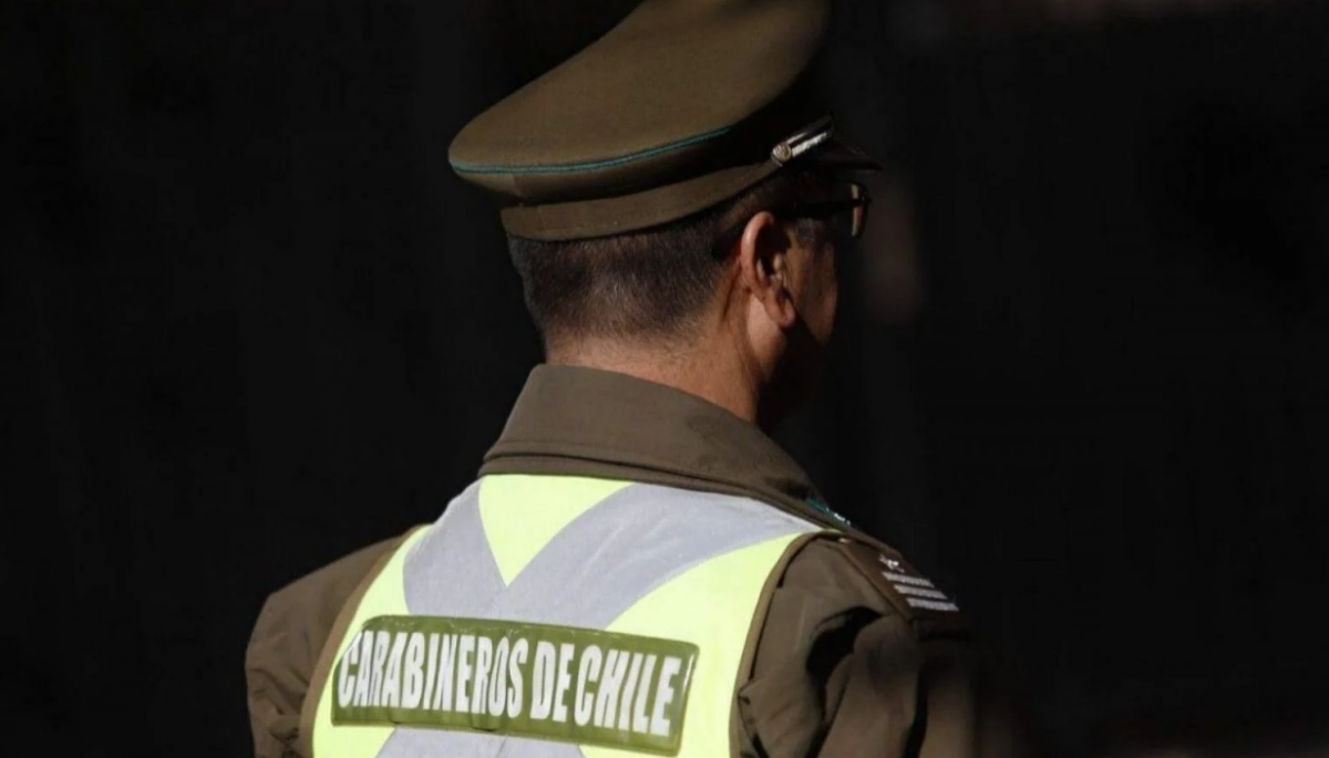 Reportan dos fallecidos tras choque de auto contra paradero en La Pintana: una mujer dio a luz en el lugar