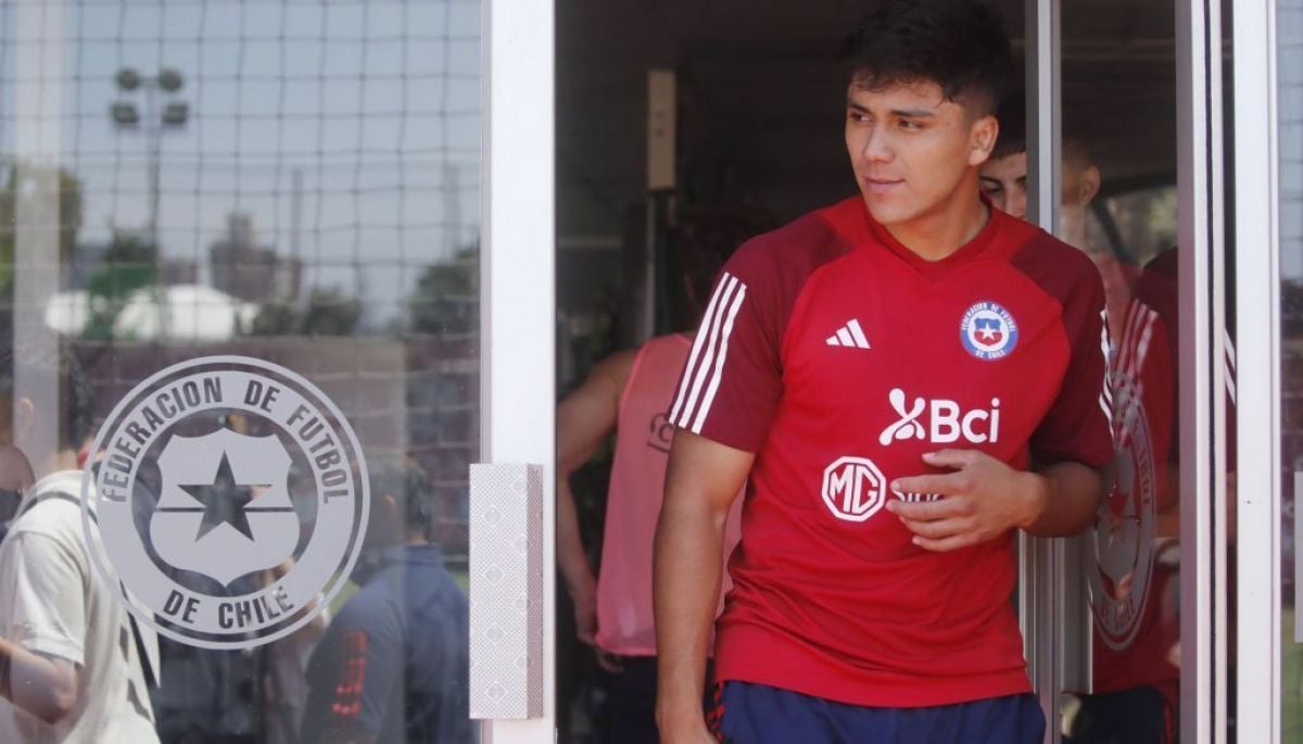 Tras ser excluido de microciclo con la Roja Sub 20: captan a Damián Pizarro con famosa cantante