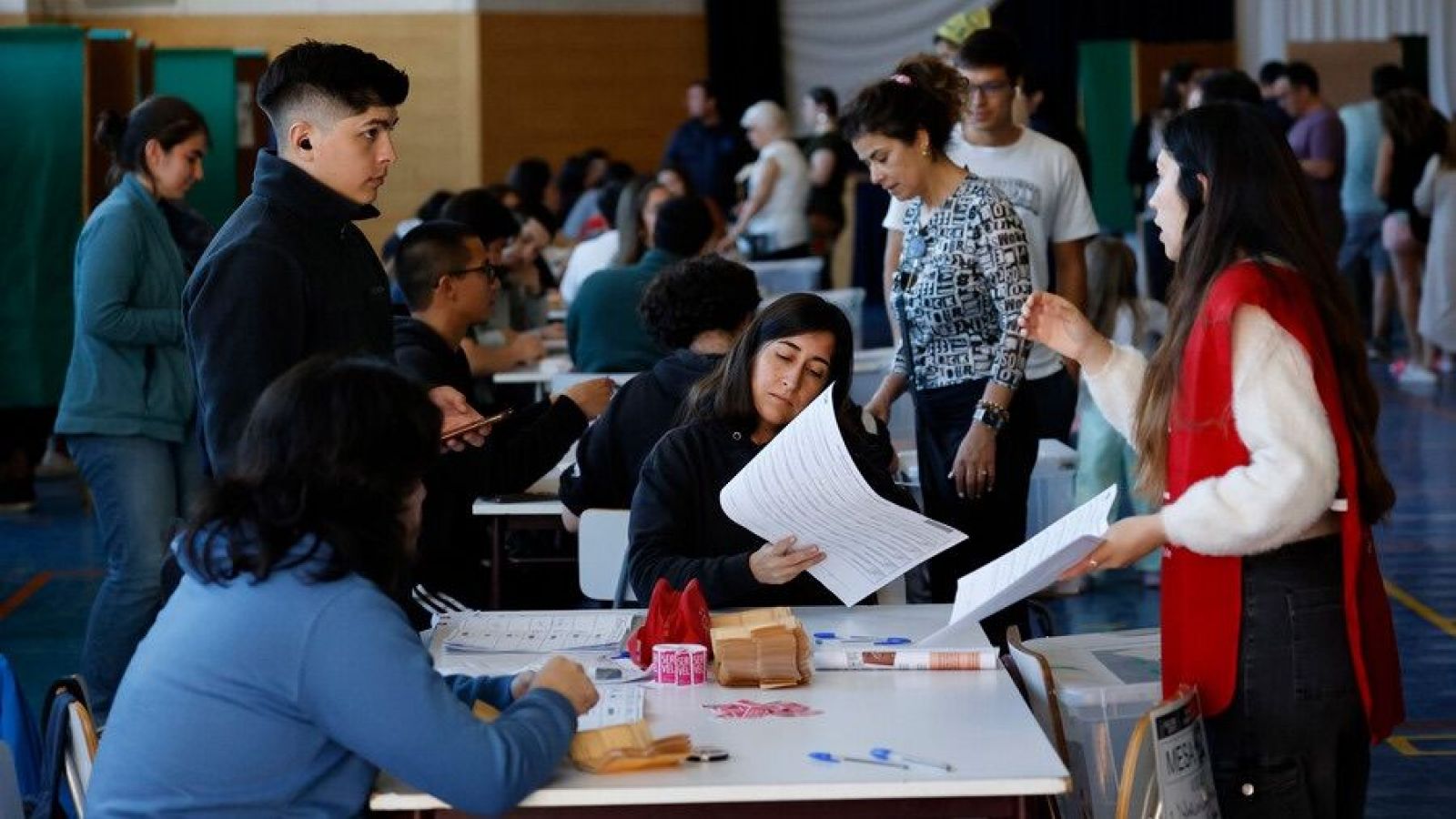 Mesas para sufragar en elecciones con vocales de mesa
