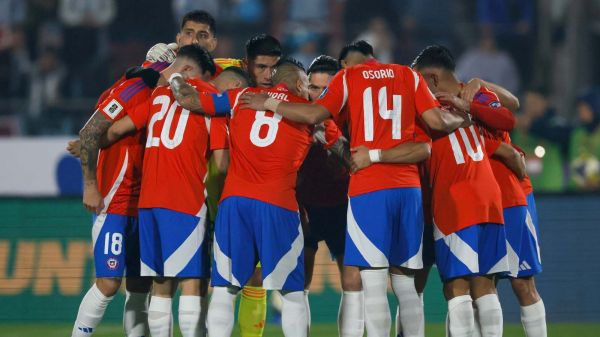Jugadores de la selección Chilena previo a jugar un partido.