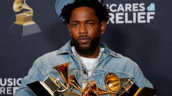 Kendrick Lamar con premios Grammy