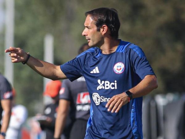 Sebastián Miranda dirigiendo un partido de la Selección Chilena Sub 17