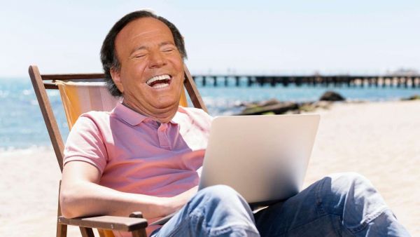 Feriados de julio. Julio Iglesias