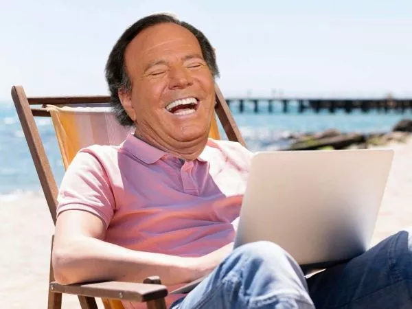 Feriados de julio. Julio Iglesias
