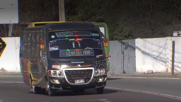 Bus que circula por Valparaíso y Viña del Mar