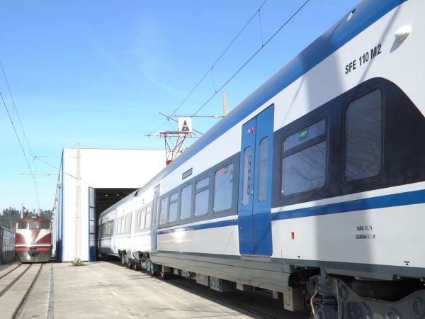 Dos nuevos trenes llegan a la región del Biobío para reemplazar a los naranjos