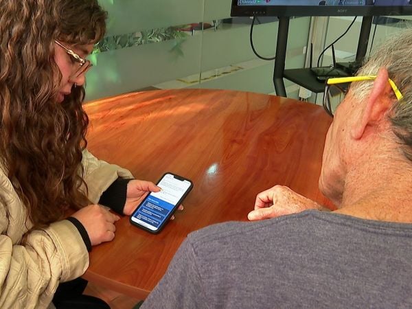 Lanzan campaña para que jóvenes ayuden en trámites a adultos mayores