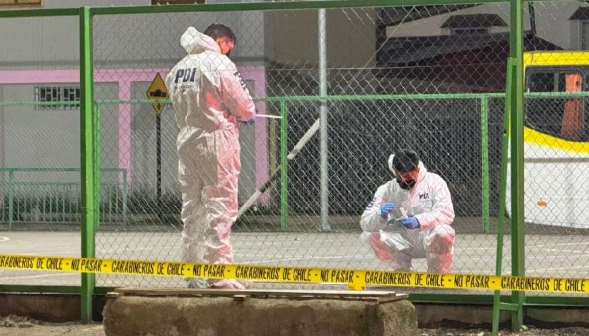 Joven de 17 años es baleado mientras jugaba básquetbol en multicancha de Colina