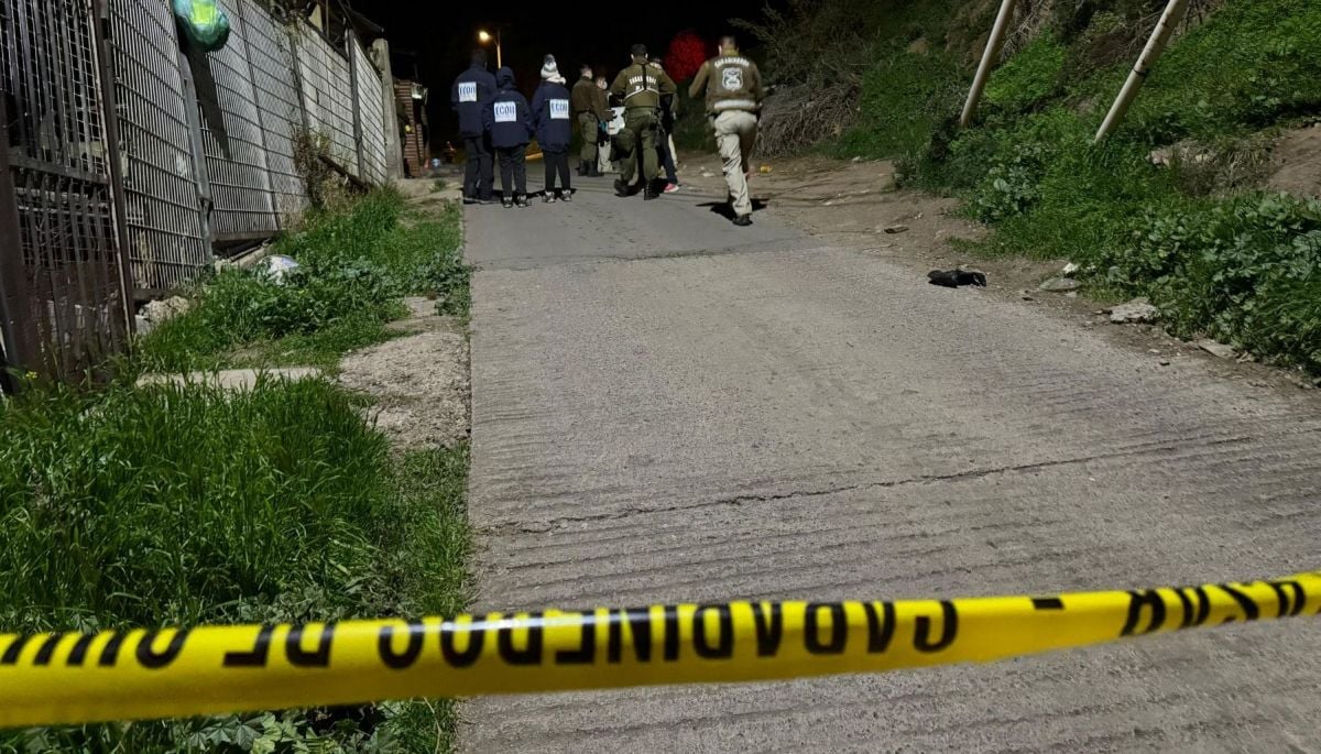 Hombre muere baleado dentro de un auto en Recoleta: acompañante se habría dado a la fuga