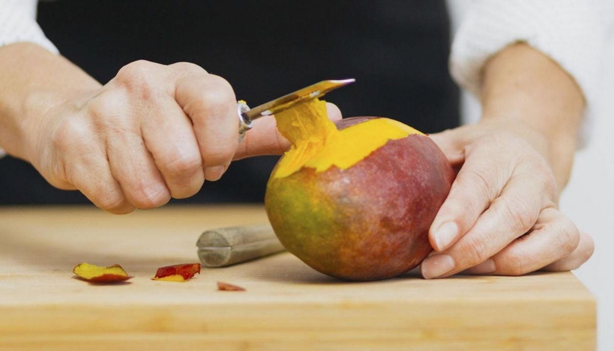 Niña de 3 años muere tras tratar de cortar un mango en México: se hirió en el cuello