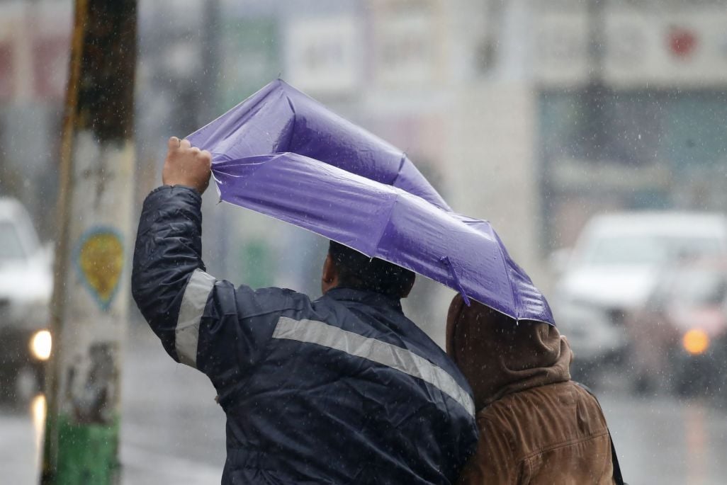 Hay 2 con alerta meteorológica: actualizan pronóstico por viento para 8 regiones