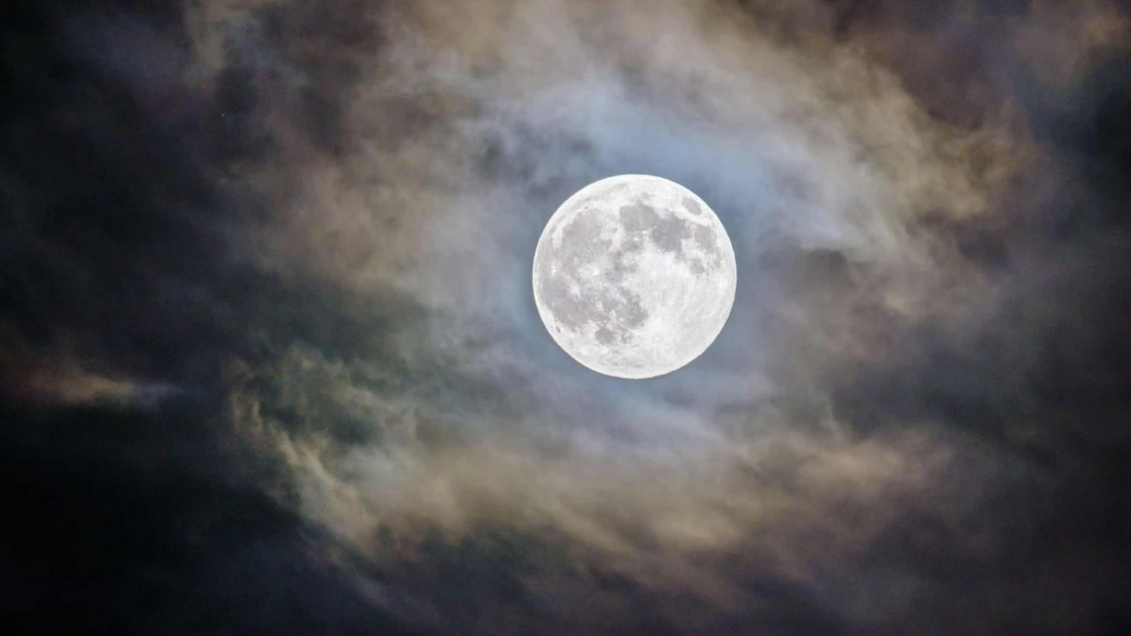 Luna de Ciervo. Luna llena de julio.