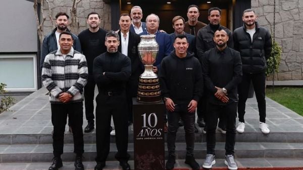 Parte del plantel de La Roja campeón de la Copa América 2015 celebró los 10 años del título