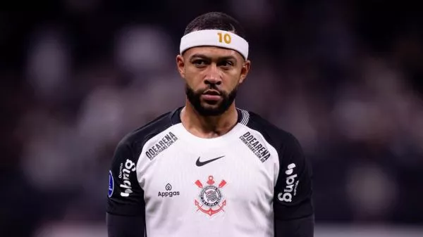 Memphis Depay jugando por Corinthians