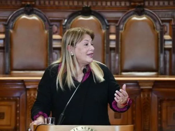 Ángela Vivanco en picada por filtraciones: pide revisar celulares de abogados, carabineros y fiscales