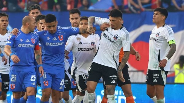 El cruce entre Marcelo Díaz y Esteban Pavez en el Superclásico 197
