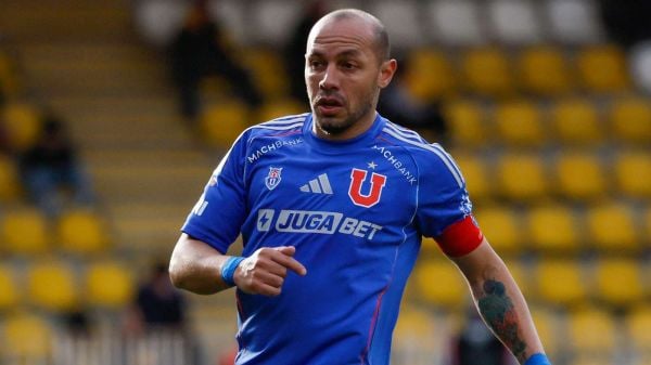 Marcelo Díaz jugando por la Universidad de Chile