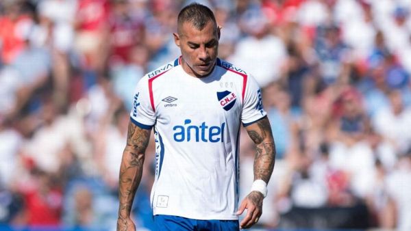 Eduardo Vargas reaccionó a supuesto rechazo a oferta de la U
