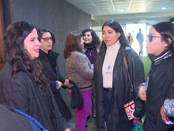 Ministra de la Mujer se reunió con hijas de concejala desaparecida