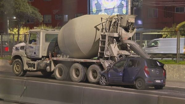 Auto chocó por detrás a camión en San Miguel