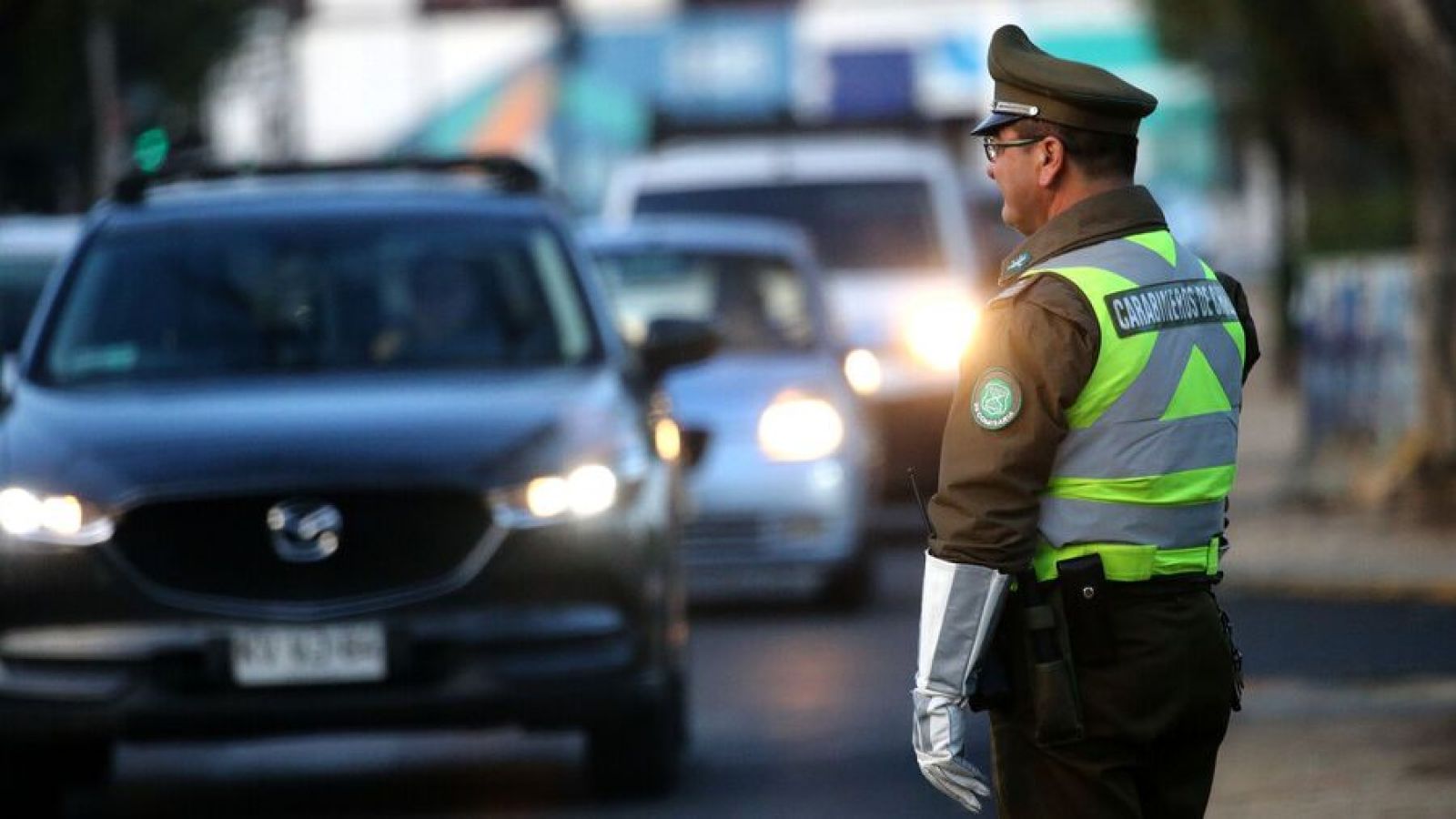 Carabinero dirigiendo el tránsito, Desvíos de tránsito