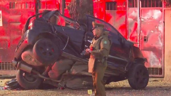 Auto chocado en Cerro Navia