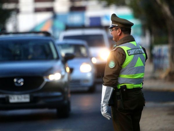Carabinero dirigiendo el tránsito, Desvíos de tránsito