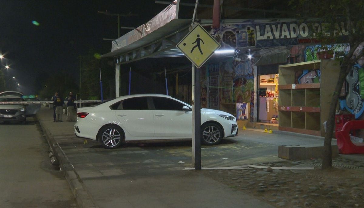 Hombre murió baleado y otro quedó herido al exterior de un lavado de autos en Lo Espejo